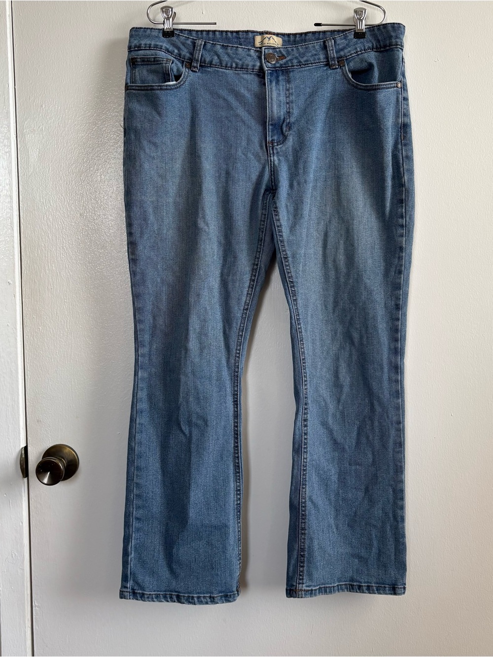 Blue Mountain Women’s Bootcut Medium Wash Stretch Denim Jeans 5-Pocket Size 16